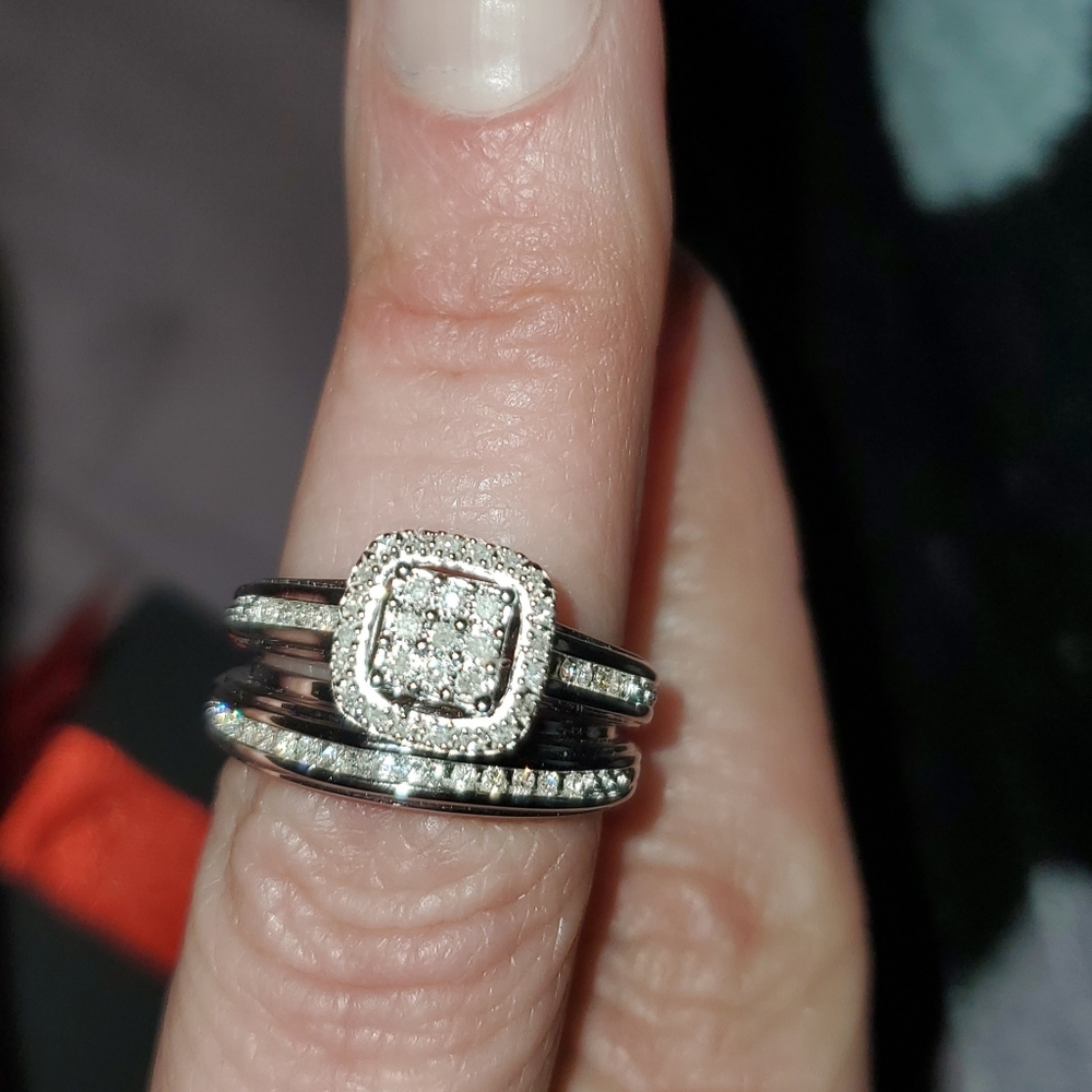 Womens 1/5 CT T.W Genuine White Diamond S.S set